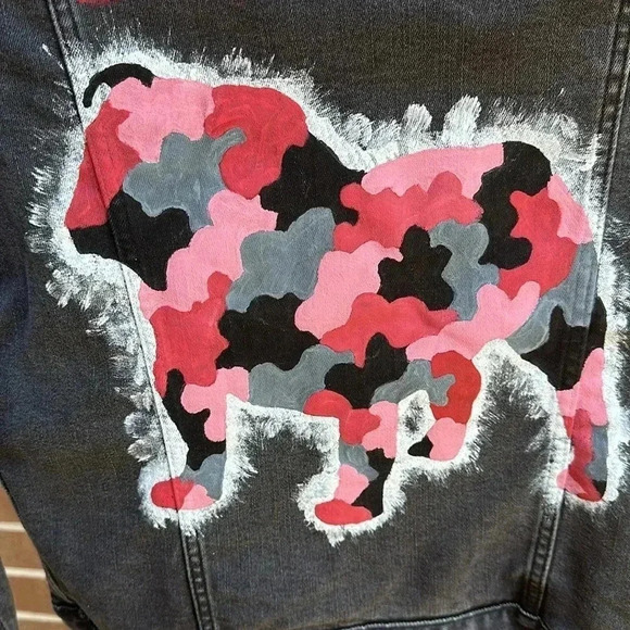 Hand-Painted Georgia Bulldog Camo Jean Jacket - Unique Dog Design - Gap Denim - Picture 3 of 7
